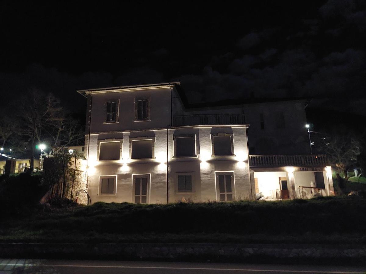 La Casa Del Mago Camere E Appartamenti Pissignano Exteriör bild